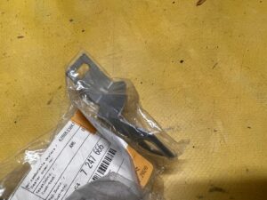 ŚLIZG MOCOWANIE WSPORNIK ZDERZAKA PRZÓD PRAWY BMW 5 F07 F10 7 F01 NOWY OEM