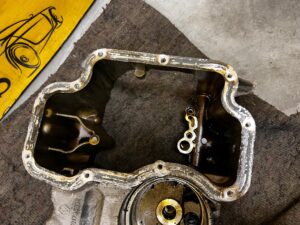 KARTER MISKA MISA OLEJU OLEJOWA RENAULT 0.9 TCE H4BB408