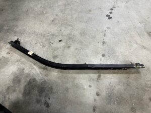 SZYNA PROWADNICA DRZWI PRZESUWNYCH DOLNA PRAWA DACIA DOKKER EU