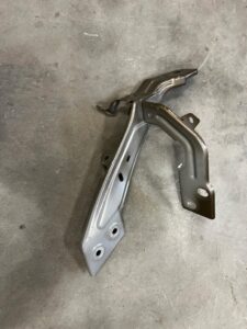 WSPORNIK MOCOWANIE BŁOTNIKA PRZÓD PRAWY RENAULT MEGANE IV