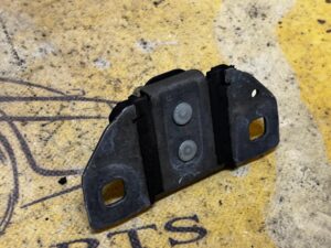 RYGIEL KLAPY TYŁ BAGAŻNIKA MERCEDES E-KLASA W213 KOMBI