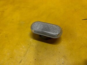 2 X KIERUNKOWSKAZ BŁOTNIKA PRZÓD DACIA DOKKER DUSTER I