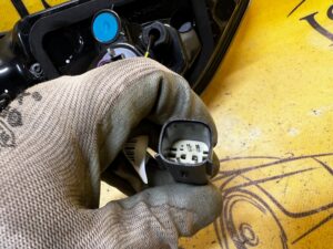 LAMPA PRAWY TYŁ W KLAPĘ FORD KUGA MK3