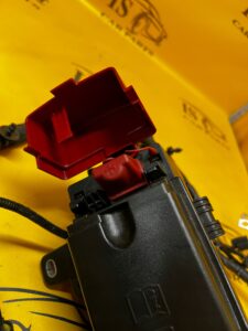 PUSZKA SKRZYNKA BEZPIECZNIKÓW WIĄZKA RANGE ROVER VELAR L560 2.0i BENZYNA