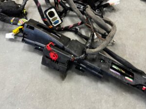 WIĄZKA INSTALACJA BEZPIECZNIKI KABINY INFINITI Q30