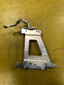 MOCOWANIE BLACHA WSPORNIK UCHWYT INFINITI Q50 Q70