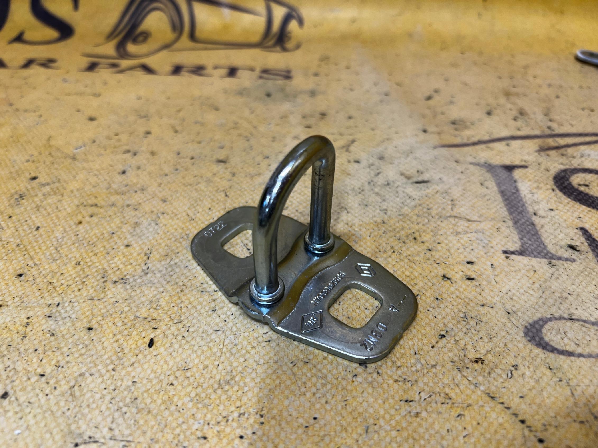 RYGIEL KLAPY BAGAŻNIKA DACIA SANDERO STEPWAY III 2023R