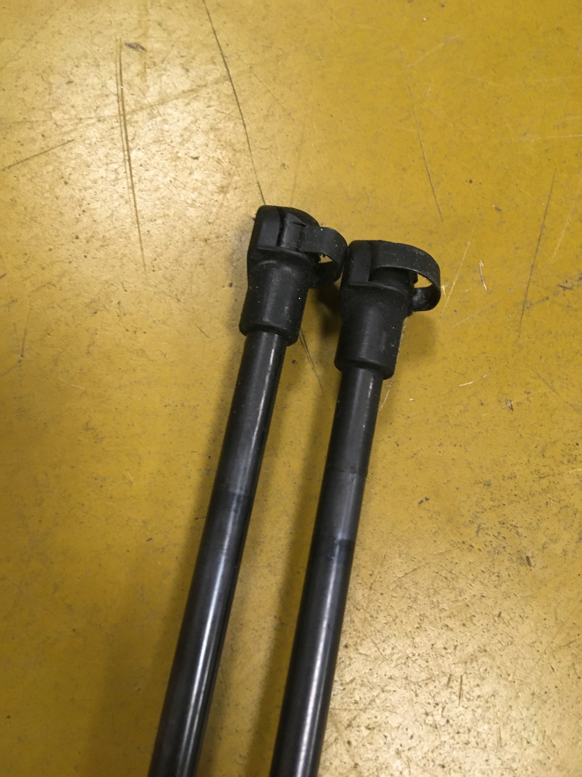 SIŁOWNIKI TELESKOPY KLAPY TYŁ INFINITI Q30