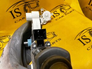 SILNICZEK PODNOSZENIA SZYBY PRAWY PRZÓD AUDI A8 D5