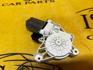 SILNICZEK PODNOSZENIA SZYBY LEWY AUDI A8 D5