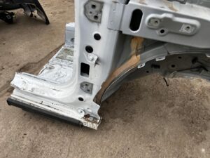 ĆWIARTKA PODŁUŻNICA SŁUPEK PRZÓD PRAWY DACIA SANDERO STEPWAY III 369