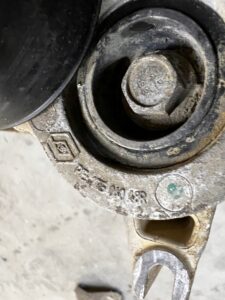 MOCOWANIE WSPORNIK ALTERNATORA NAPINACZ DACIA DOKKER 1.5 BLUE DCI