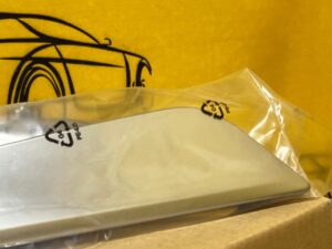 OSŁONA ZAŚLEPKA KANAŁU POWIETRZA BŁOTNIKA PRZÓD PRAWA BMW 5 G30 G31 NOWA OE