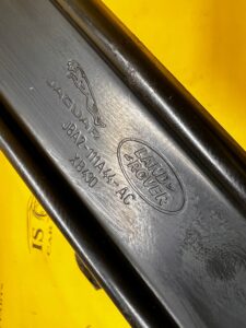 UCHWYT WSPORNIK UKŁADU WYDECHOWEGO WYDECHU RANGE ROVER VELAR L560