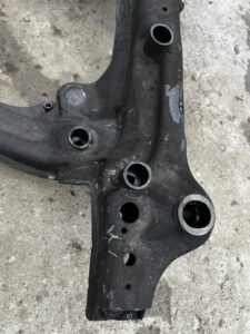 WÓZEK ZAWIESZENIE BELKA SANKI KOŁYSKA PRZÓD MERCEDES C-KLASA W206 2WD RWD