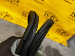 USZCZELKA DRZWI TYŁ TYLNYCH PRAWY PRAWA VOLKSWAGEN GOLF VIII HB EU