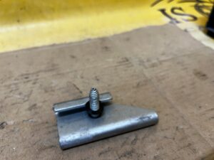 WSPORNIK UCHWYT MOCOWANIE AKUMULATORA DACIA SANDERO II RENAULT CAPTUR I