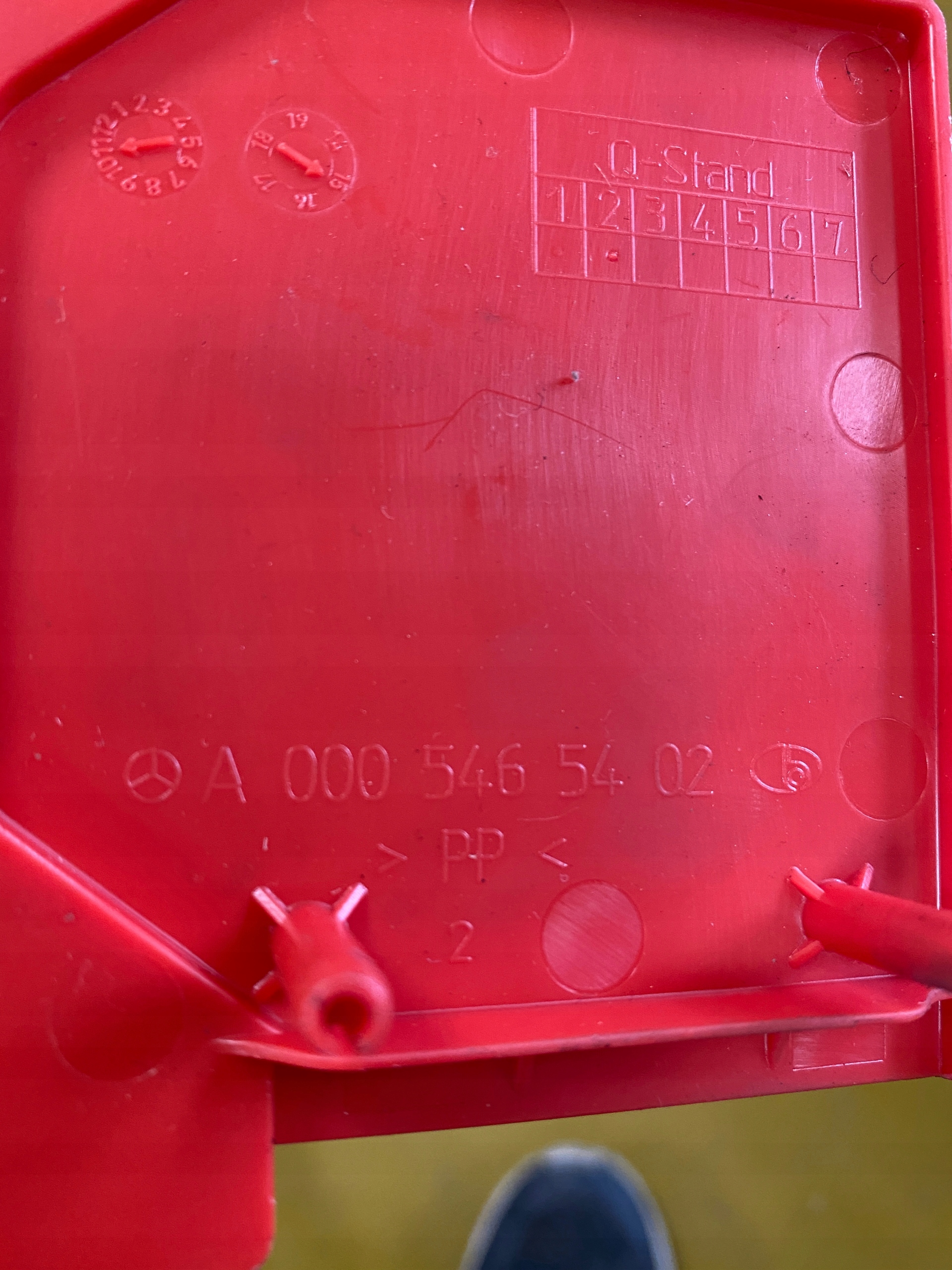 ZAŚLEPKA KLEMY PLUS AKUMULATORA MERCEDES INFINITI