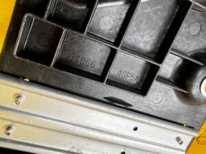 PODSTAWA AKUMULATORA MOCOWANIE UCHWYT OBUDOWA INFINITI Q50 2.2 D