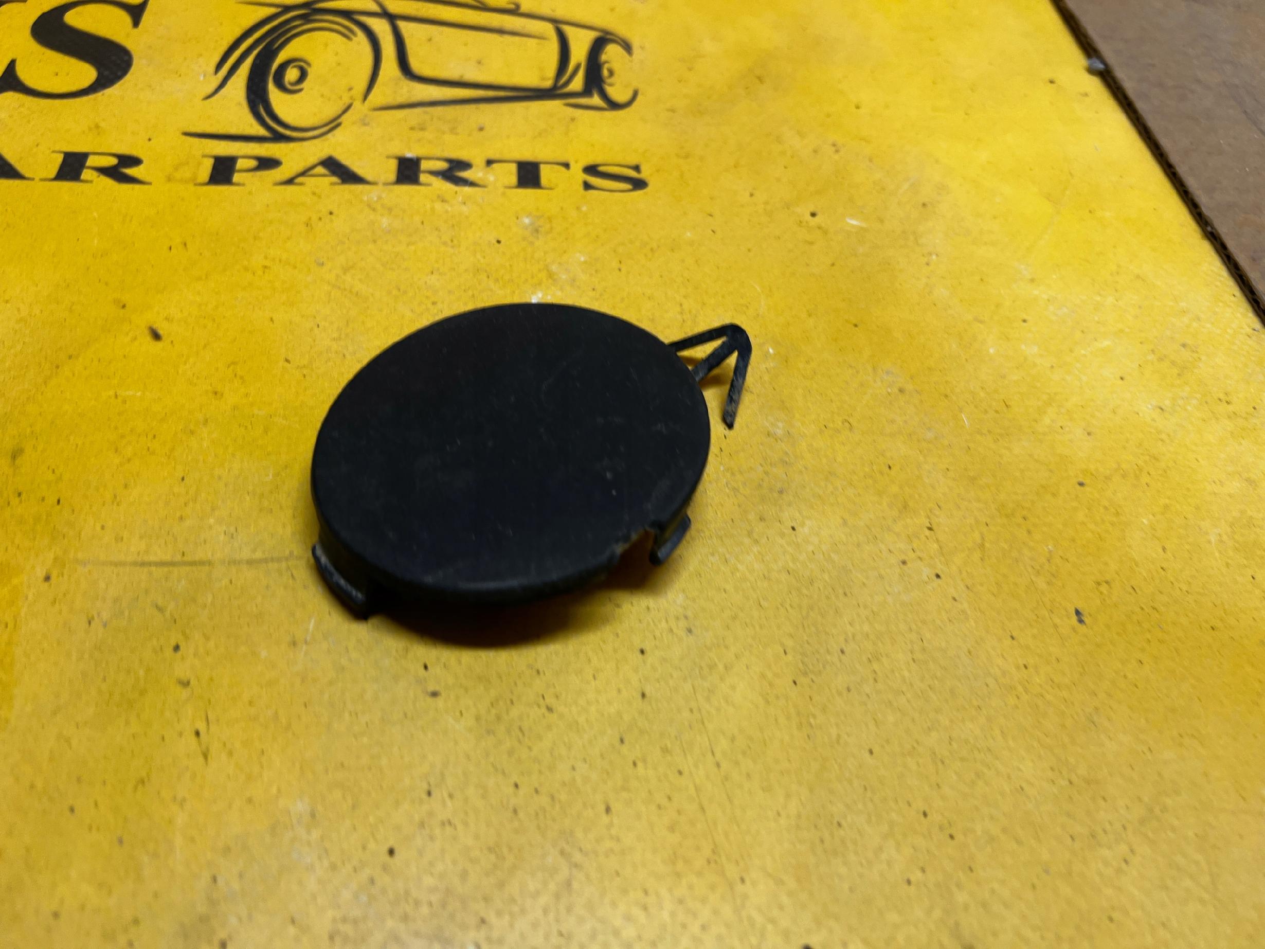 ZAŚLEPKA HAKA HOLOWNICZEGO ZDERZAKA PRZÓD DACIA DOKKER