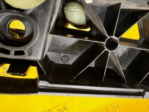 ŚLIZG WSPORNIK MOCOWANIE ZDERZAKA TYŁ VOLKSWAGEN GOLF VIII HB