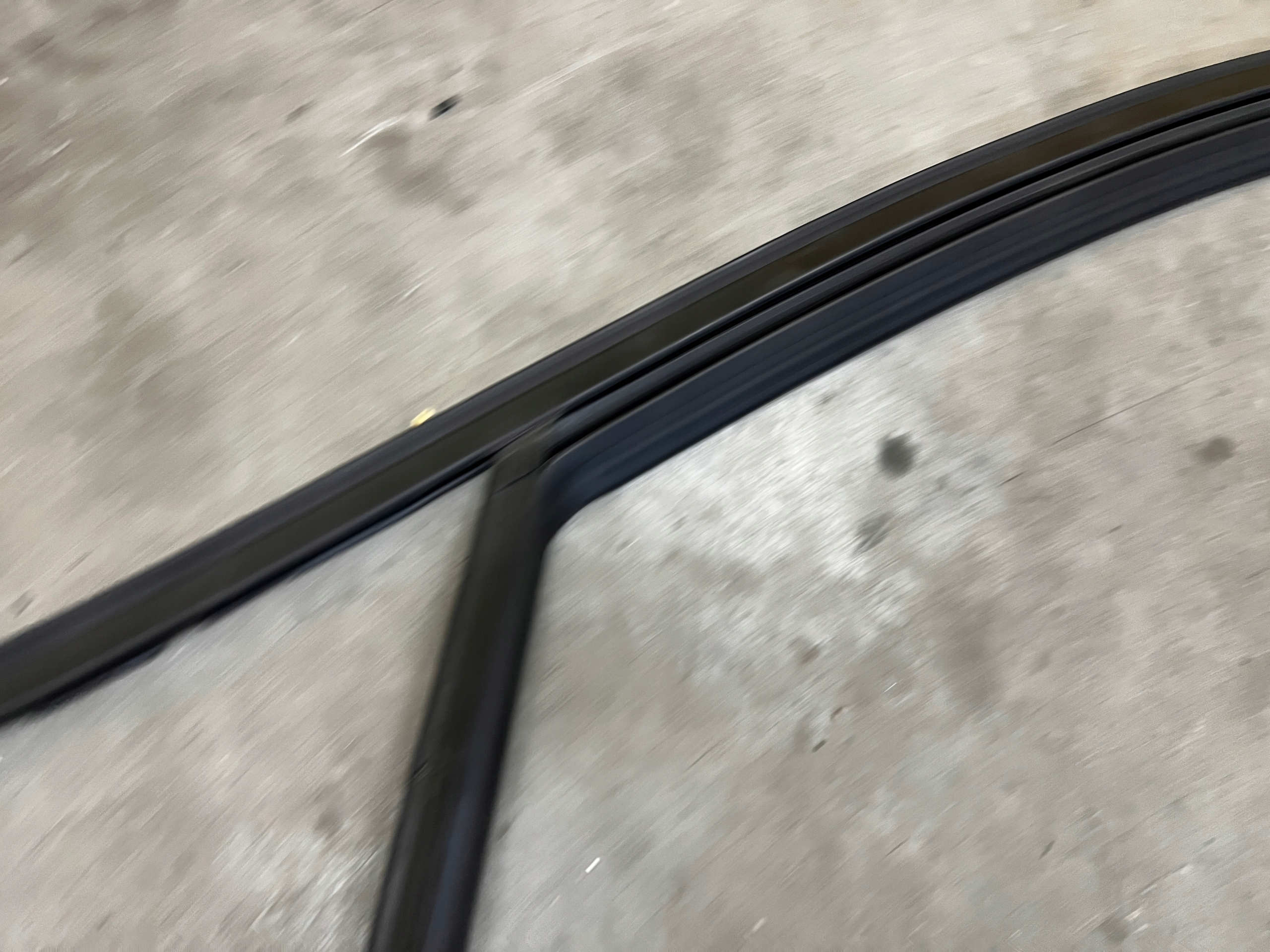 USZCZELKA SZYBY DRZWI PRZÓD LEWY DACIA SANDERO III JOGGER