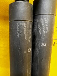 KOMPLET SIŁOWNIKI ELEKTRYCZNE TELESKOPY KLAPY TYŁ BAGAŻNIKA PEUGEOT 3008 II