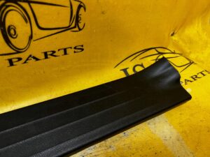 LISTWA OSŁONA OBUDOWA NAKŁADKA PROGU PRZÓD PRAWA TOYOTA HILUX VIII 8