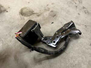 SKRZYNKA BEZPIECZNIKÓW MOCOWANIE WSPORNIK RENAULT KADJAR EU