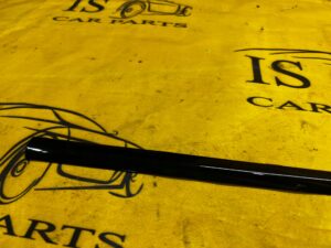 LISTWA SZYBY SZYBOWA BŁOTNIKA TYŁ LEWY LEWA RANGE ROVER VELAR L560