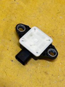 CZUJNIK SENSOR UDERZENIOWY FIAT 500 52042669