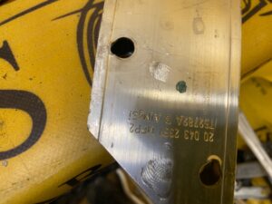 WSPORNIK MOCOWANIE PASA LEWY MERCEDES W257