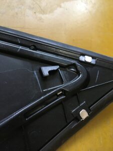 PRAWY TYŁ LISTWA SŁUPKA CHROM DEKOR INFINITI Q30