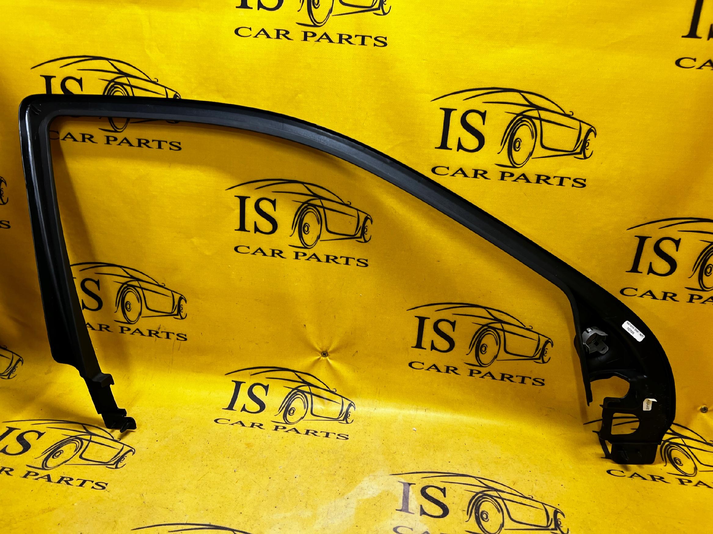 RAMKA DRZWI PRZÓD PRAWA JEEP GRAND CHEROKEE WK2