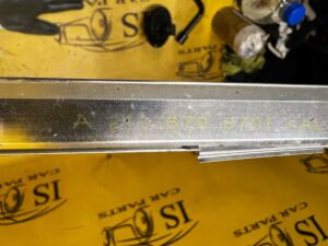 LISTWA BŁOTNIKA TYŁ LEWY CHROM MERCEDES E-KLASA W213 S213 KOMBI