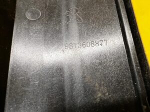 LISTWA CHROM SZYBY SŁUPKA TYŁ LEWY PEUGEOT 5008 II