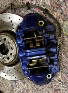 KOMPLET TARCZE HAMULCE ZACISKI PRZÓD TYŁ M-POWER BMW M5 F90