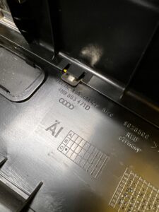 OSŁONA LISTWA PROGU BAGAŻNIKA AUDI A8 D4