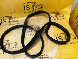 USZCZELKA DRZWI LEWY PRZÓD DACIA SANDERO III 2023R