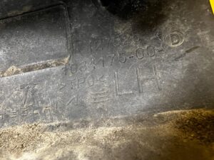 ŚLIZG MOCOWANIE WSPORNIK ZDERZAKA PRZÓD LEWY TESLA MODEL 3 PRZEDLIFT