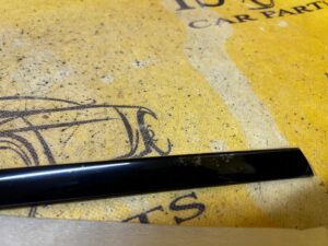 LISTWA SZYBY SZYBOWA DRZWI TYŁ LEWY SHADOWLINE BMW X1 F48 NOWA OEM