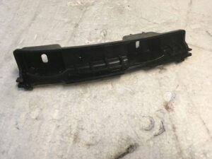 ŚLIZG ZDERZAKA PRAWY TYŁ AUDI A8 4H0807366B