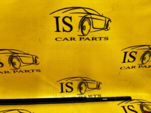 LISTWA SZYBOWA SZYBY ZGARNIAJĄCA DRZWI TYŁ PRAWY RANGE ROVER VELAR L560