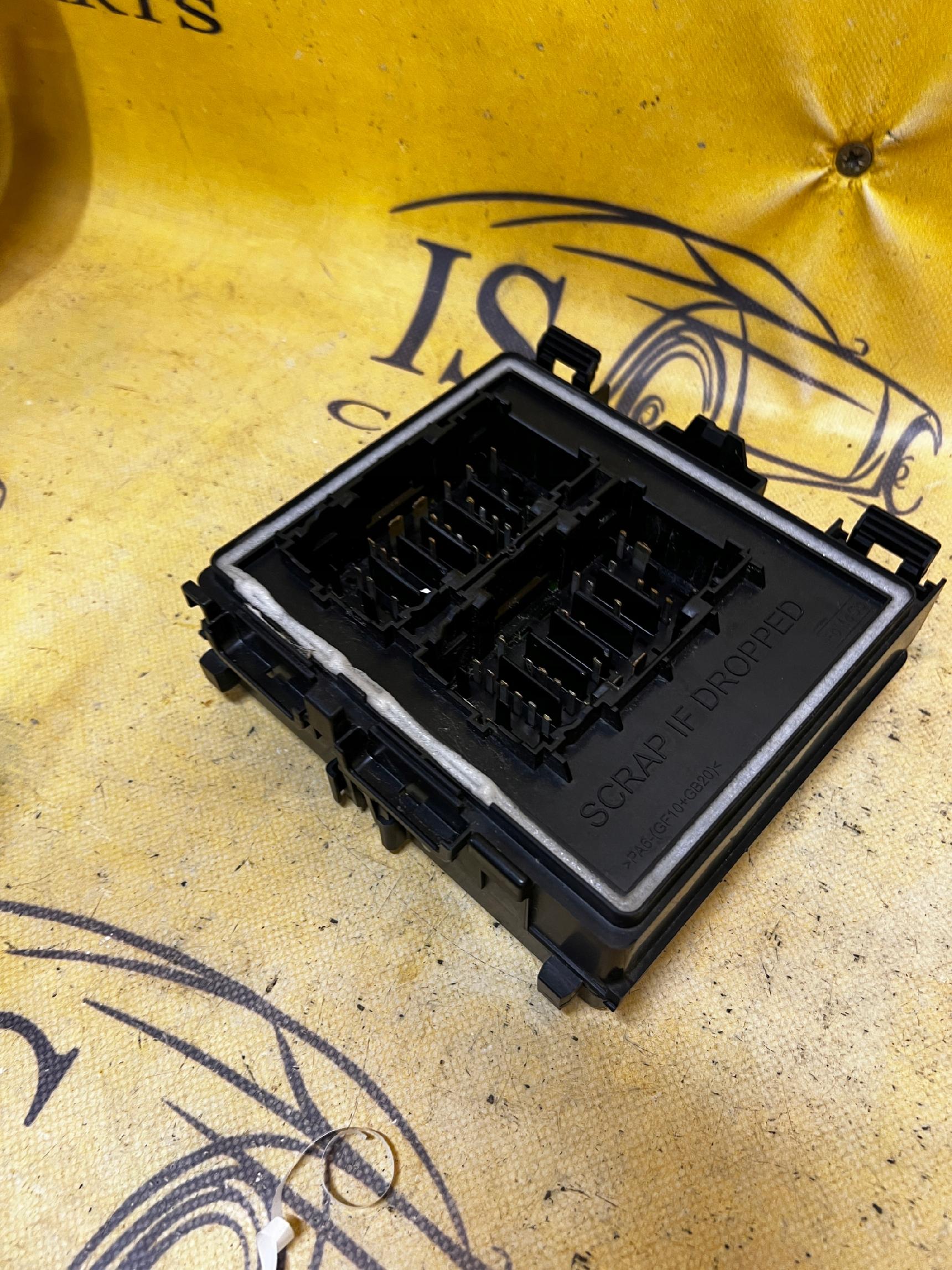 SKRZYNKA BEZPIECZNIKÓW MODUŁ BSI FORD ESCAPE MK4 1.5 EB