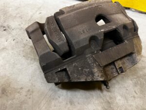 ZACISK HAMULCOWY PRZÓD PRAWY JAGUAR XJ X351