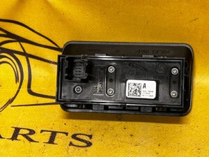 PRZYCISK OTWIERANIA KLAPY JAGUAR XJ XJL X351