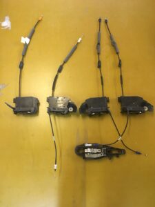 ZAMEK DRZWI PRAWY PRZÓD C4 PICASSO II 9810310280