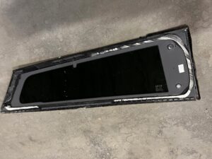 SZYBA KAROSERYJNA BŁOTNIKA TYŁ LEWY RANGE ROVER EVOQUE L538 3D 2011R