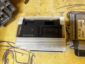 ZESTAW STARTOWY ECU BCM STACYJKA ZEGARY RENAULT CAPTUR I PRZEDLIFT 0.9 TCE