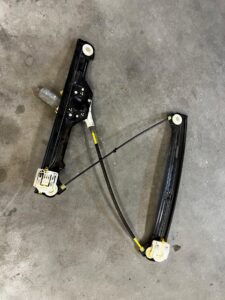 MECHANIZM PODNOŚNIK SZYBY DRZWI PRZÓD PRAWY BMW X6 E71